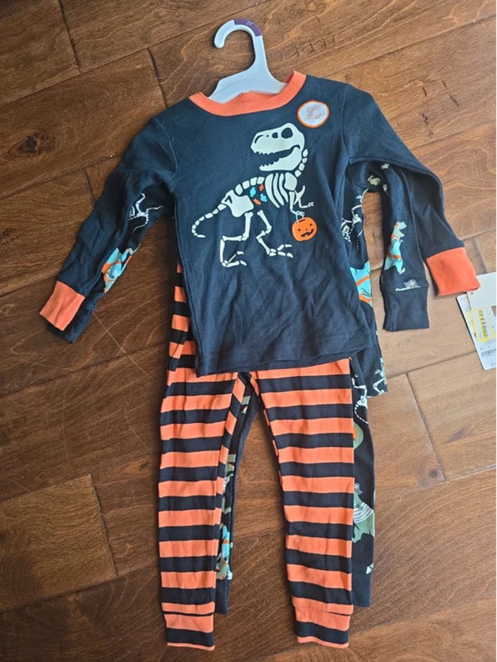 18m brand new halloween pajamas from carter's item 72G6